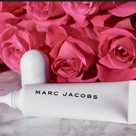 Under (Cover) Blurring Coconut Face Primer
This lightweight blurring primer - Picture 4 of 6